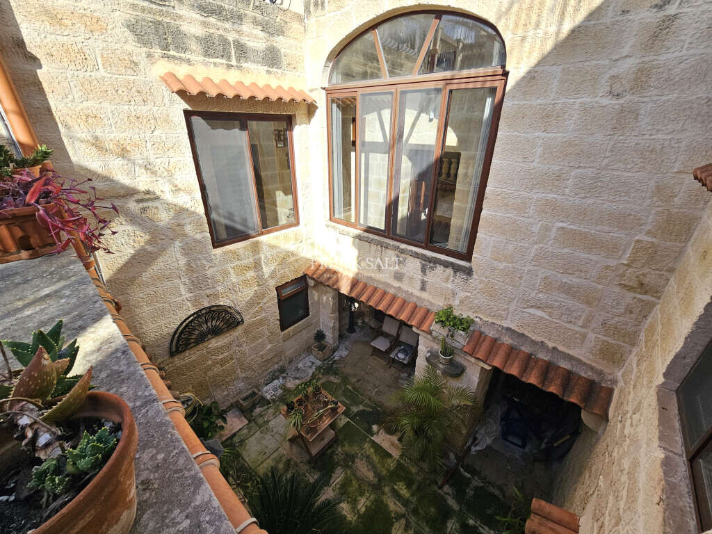 Mosta, 3 Bedrooms Bedrooms, ,3 BathroomsBathrooms,For Sale,FRSA-428324