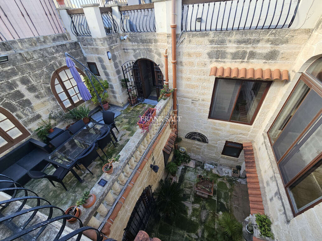 Mosta, 3 Bedrooms Bedrooms, ,3 BathroomsBathrooms,For Sale,FRSA-428324