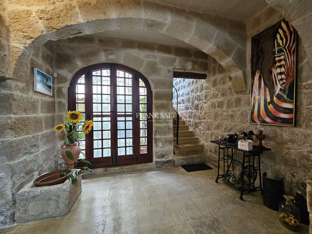 Mosta, 3 Bedrooms Bedrooms, ,3 BathroomsBathrooms,For Sale,FRSA-428324