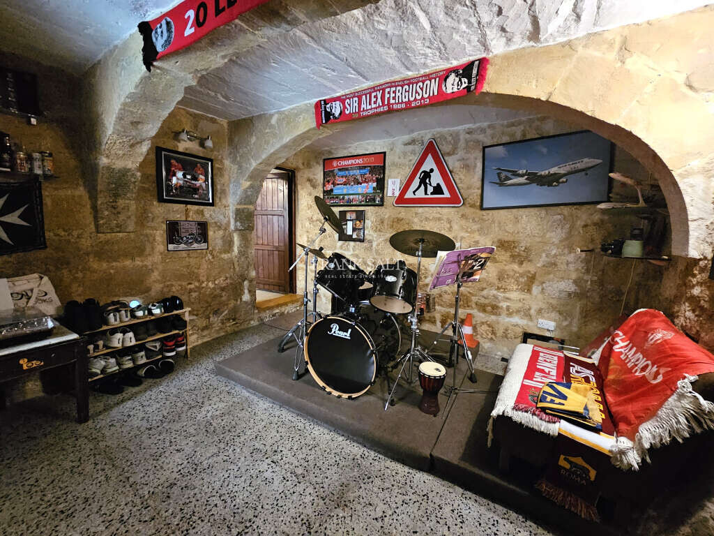 Mosta, 3 Bedrooms Bedrooms, ,3 BathroomsBathrooms,For Sale,FRSA-428324