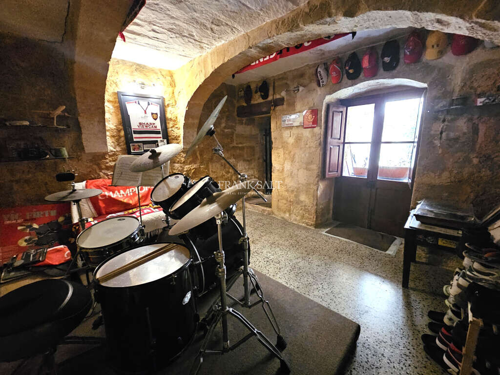 Mosta, 3 Bedrooms Bedrooms, ,3 BathroomsBathrooms,For Sale,FRSA-428324