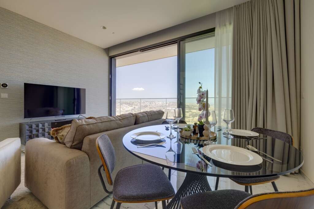 Mercury Towers, 1 Bedroom Bedrooms, ,1 BathroomBathrooms,For Sale,FRSA-045894