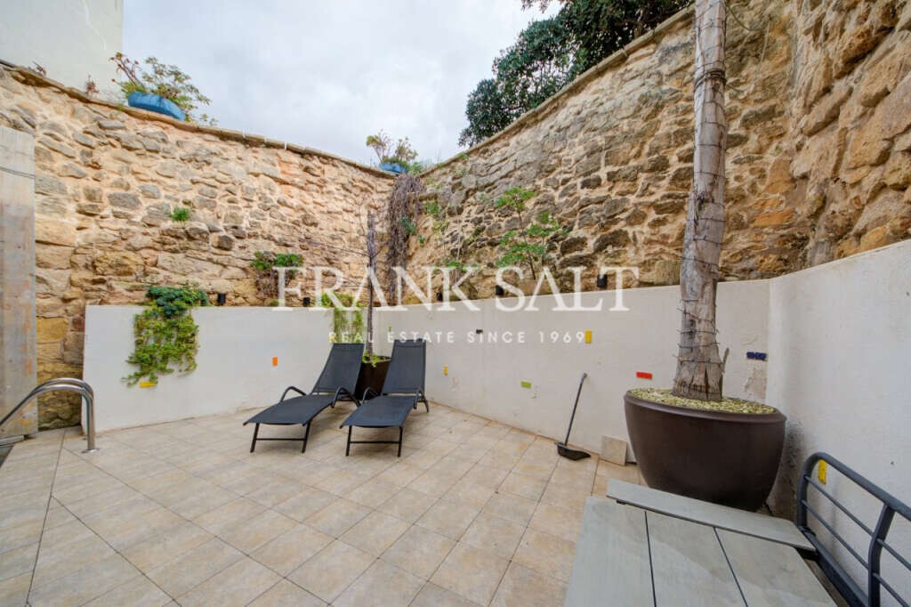 Naxxar, 5 Bedrooms Bedrooms, ,5 BathroomsBathrooms,For Sale,FRSA-046565