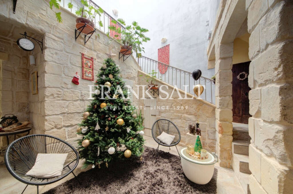 Naxxar, 5 Bedrooms Bedrooms, ,5 BathroomsBathrooms,For Sale,FRSA-046565