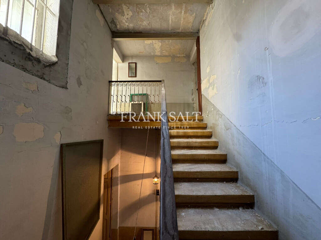 Sliema, 3 Bedrooms Bedrooms, ,2 BathroomsBathrooms,For Sale,FRSA-323846