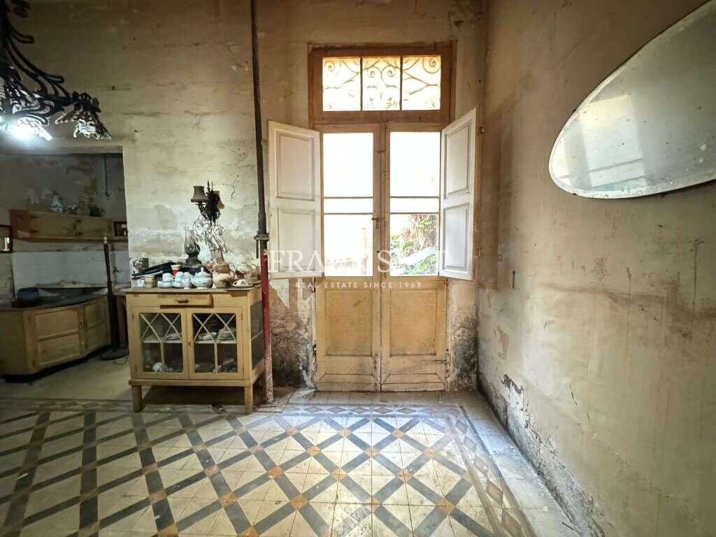 Sliema, 3 Bedrooms Bedrooms, ,2 BathroomsBathrooms,For Sale,FRSA-323846