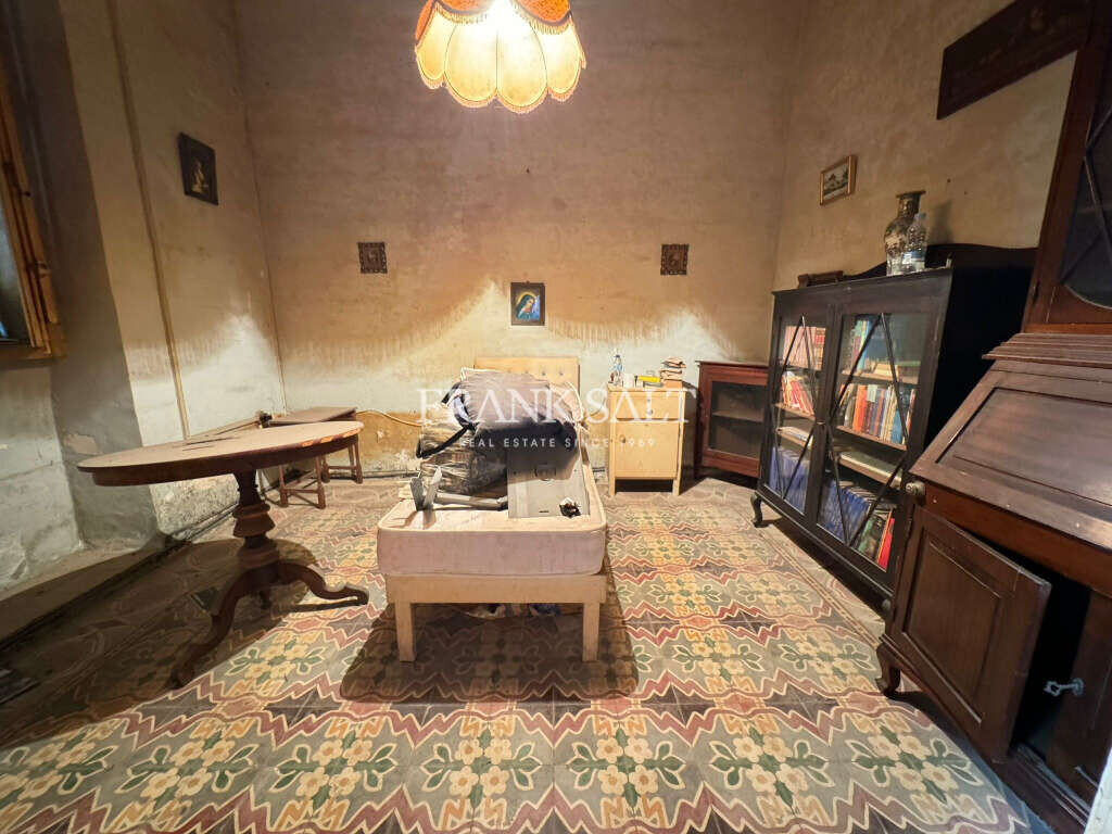 Sliema, 3 Bedrooms Bedrooms, ,2 BathroomsBathrooms,For Sale,FRSA-323846