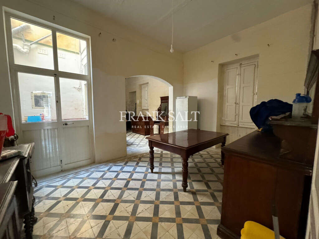 Sliema, 3 Bedrooms Bedrooms, ,2 BathroomsBathrooms,For Sale,FRSA-323846