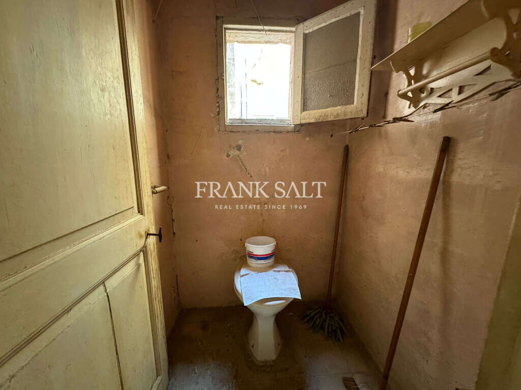 Sliema, 3 Bedrooms Bedrooms, ,2 BathroomsBathrooms,For Sale,FRSA-323846