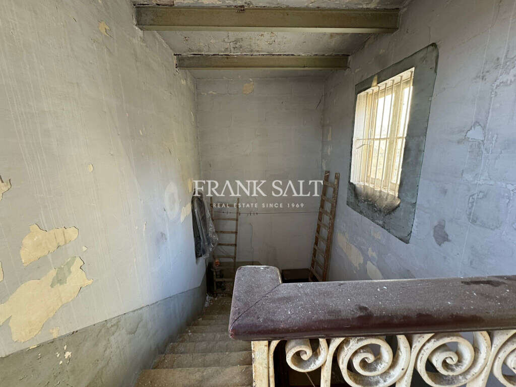 Sliema, 3 Bedrooms Bedrooms, ,2 BathroomsBathrooms,For Sale,FRSA-323846