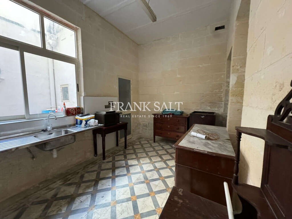 Sliema, 3 Bedrooms Bedrooms, ,2 BathroomsBathrooms,For Sale,FRSA-323846