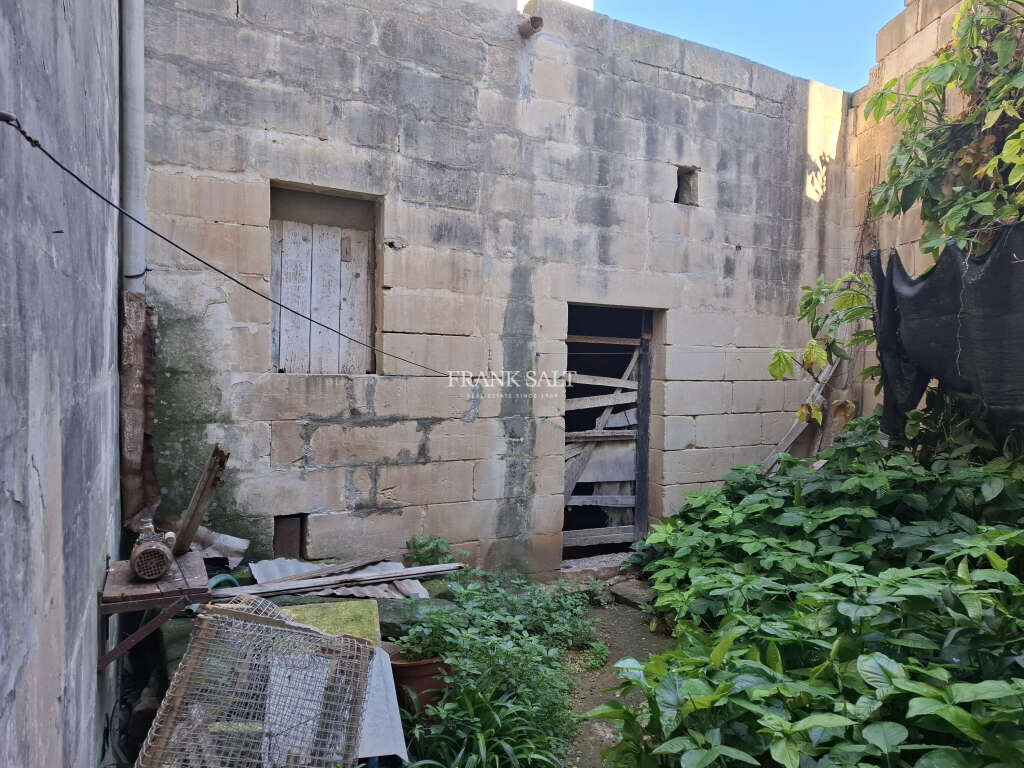 Siggiewi, 3 Bedrooms Bedrooms, ,For Sale,FRSA-621290