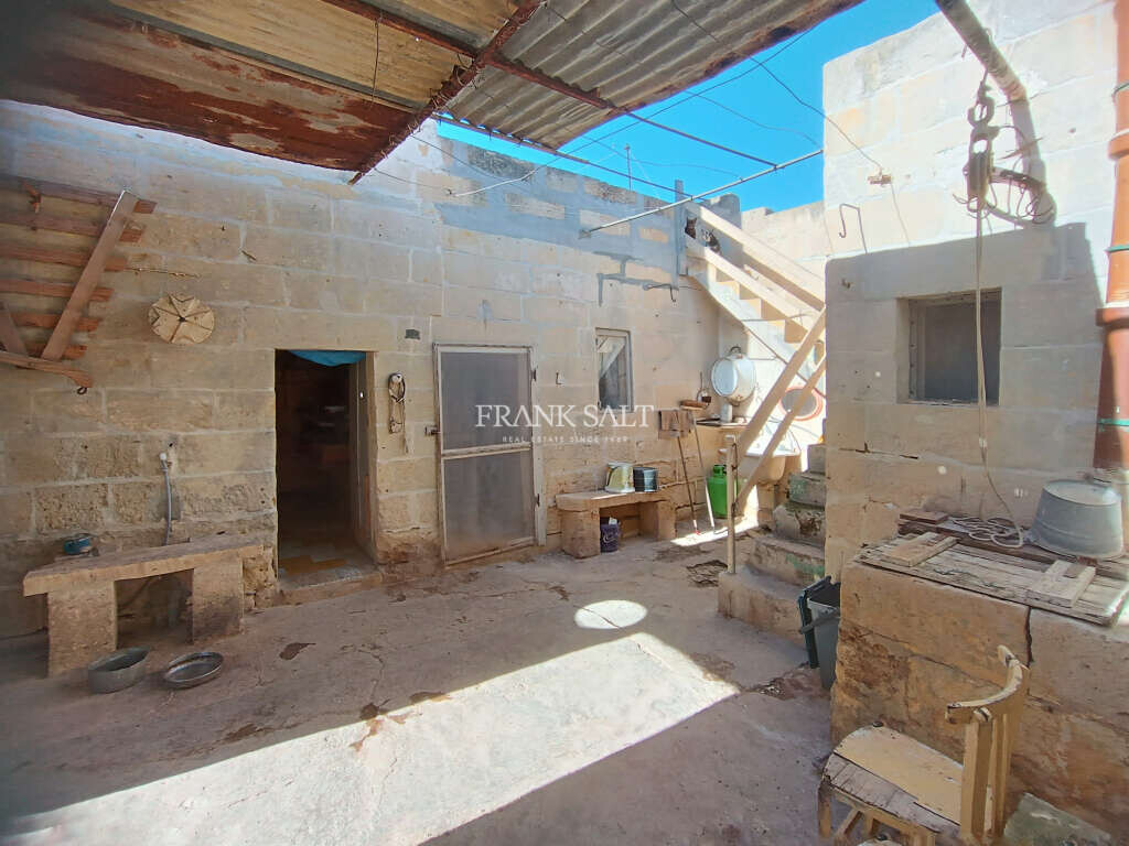 Birzebbugia, 2 Bedrooms Bedrooms, ,1 BathroomBathrooms,For Sale,FRSA-428180