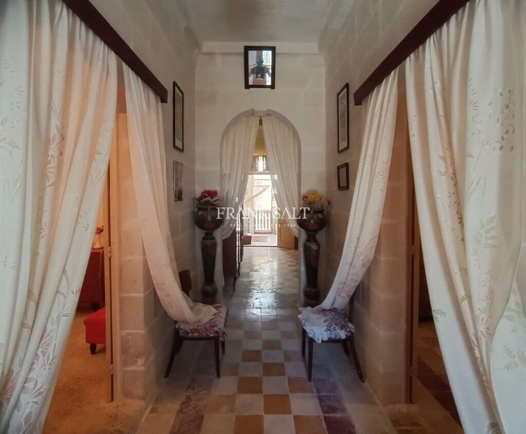 Birzebbugia, 2 Bedrooms Bedrooms, ,1 BathroomBathrooms,For Sale,FRSA-428180