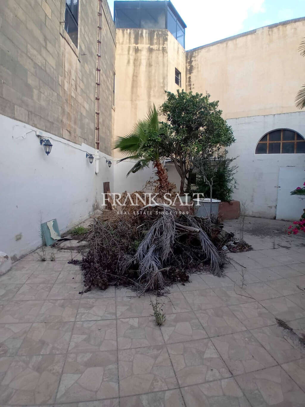 Mosta, 3 Bedrooms Bedrooms, ,2 BathroomsBathrooms,For Sale,FRSA-428174