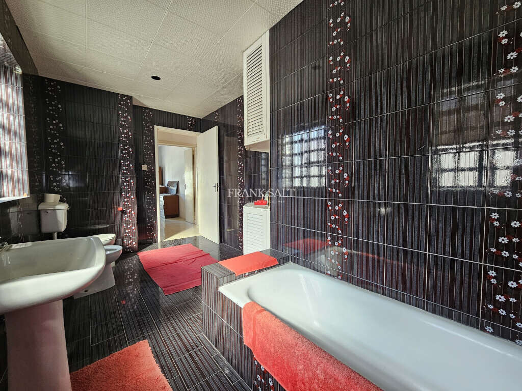 Swieqi, 5 Bedrooms Bedrooms, ,2 BathroomsBathrooms,For Sale,FRSA-427756