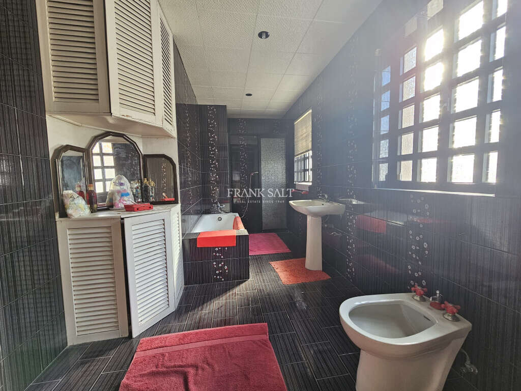 Swieqi, 5 Bedrooms Bedrooms, ,2 BathroomsBathrooms,For Sale,FRSA-427756