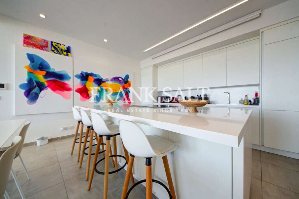 Pender Gardens, 3 Bedrooms Bedrooms, ,1 BathroomBathrooms,For Sale,FRSA-046268