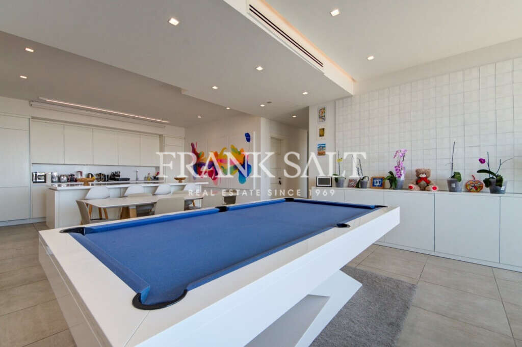 Pender Gardens, 3 Bedrooms Bedrooms, ,1 BathroomBathrooms,For Sale,FRSA-046268