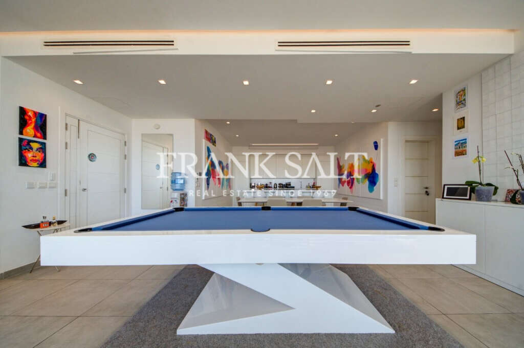 Pender Gardens, 3 Bedrooms Bedrooms, ,1 BathroomBathrooms,For Sale,FRSA-046268