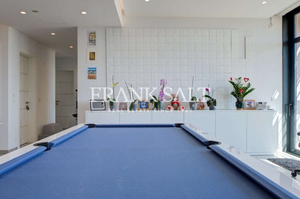 Pender Gardens, 3 Bedrooms Bedrooms, ,1 BathroomBathrooms,For Sale,FRSA-046268