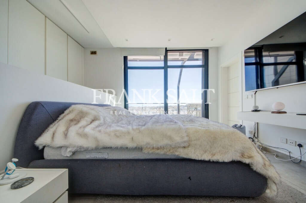 Pender Gardens, 3 Bedrooms Bedrooms, ,1 BathroomBathrooms,For Sale,FRSA-046268