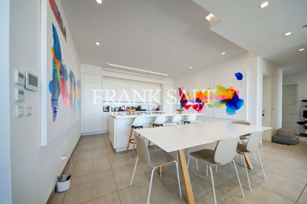 Pender Gardens, 3 Bedrooms Bedrooms, ,1 BathroomBathrooms,For Sale,FRSA-046268