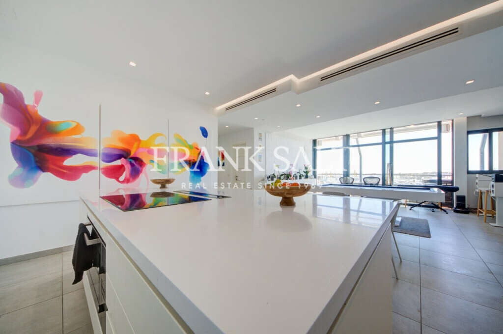 Pender Gardens, 3 Bedrooms Bedrooms, ,1 BathroomBathrooms,For Sale,FRSA-046268