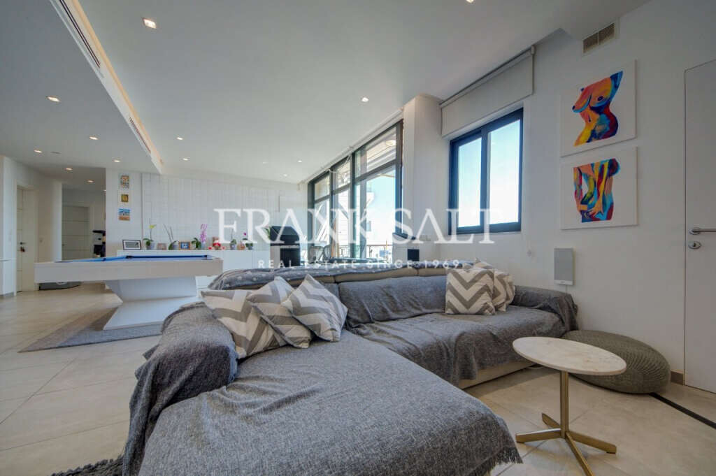 Pender Gardens, 3 Bedrooms Bedrooms, ,1 BathroomBathrooms,For Sale,FRSA-046268