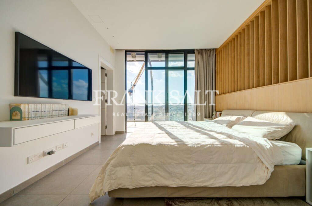 Pender Gardens, 3 Bedrooms Bedrooms, ,1 BathroomBathrooms,For Sale,FRSA-046267