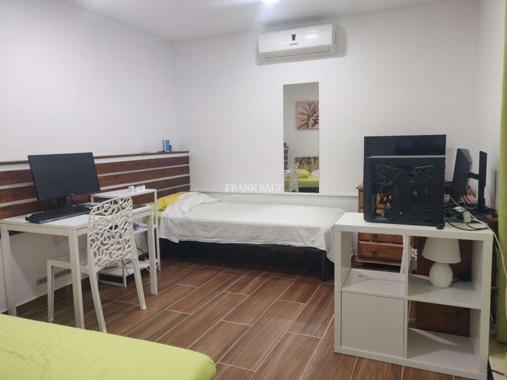 Swieqi, 3 Bedrooms Bedrooms, ,For Sale,FRSA-323746