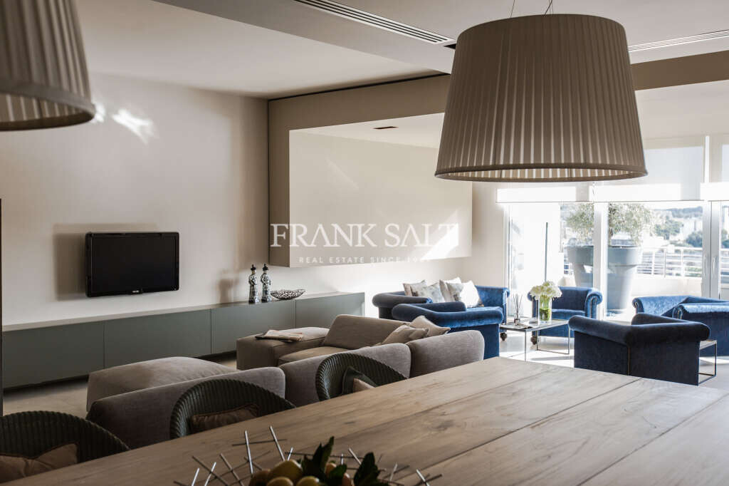 Ta' Xbiex, 3 Bedrooms Bedrooms, ,2 BathroomsBathrooms,For Sale,FRSA-917359