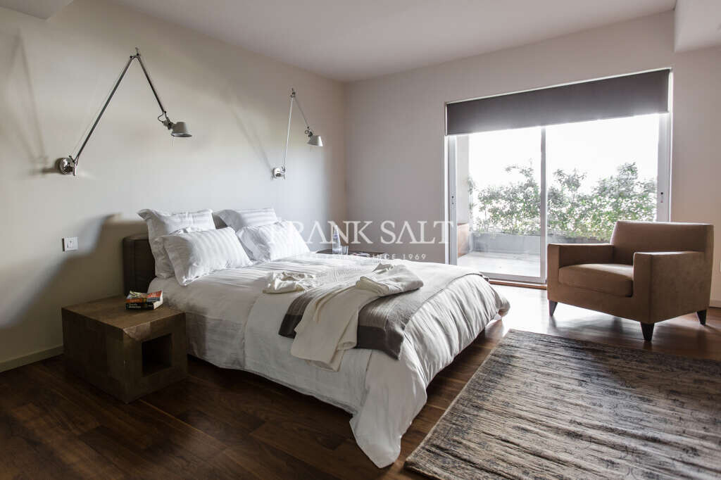 Ta' Xbiex, 3 Bedrooms Bedrooms, ,2 BathroomsBathrooms,For Sale,FRSA-917359