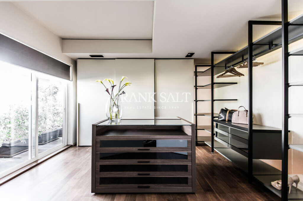 Ta' Xbiex, 3 Bedrooms Bedrooms, ,2 BathroomsBathrooms,For Sale,FRSA-917359