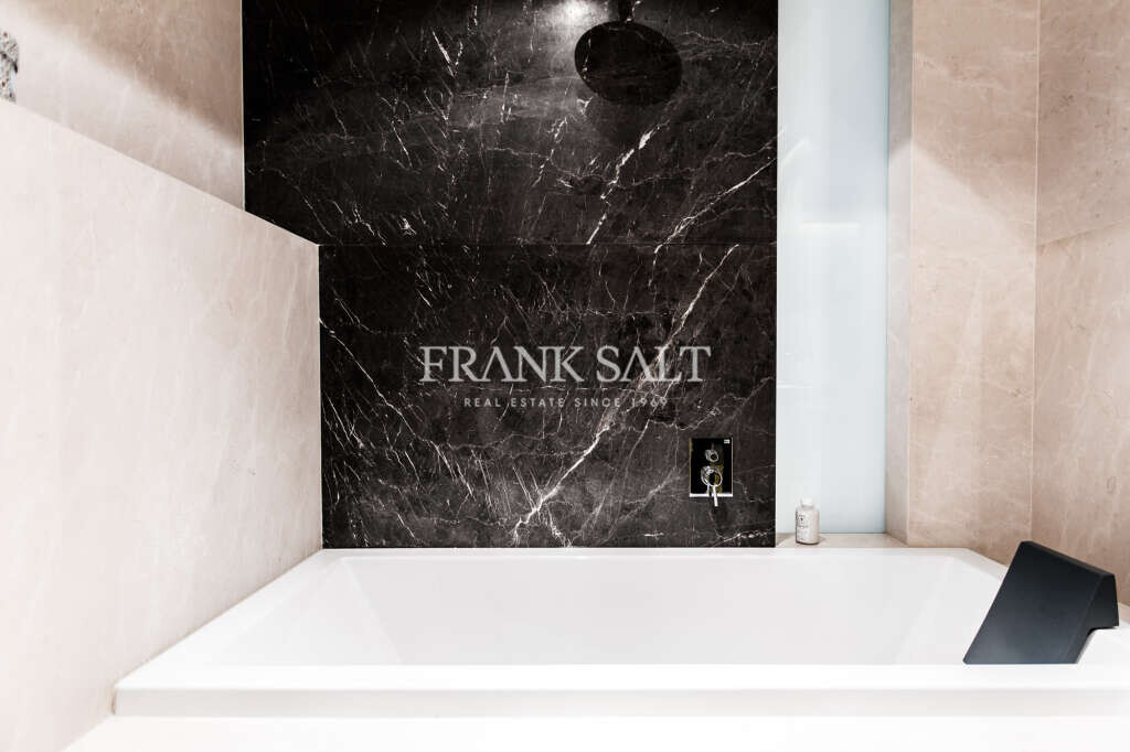 Ta' Xbiex, 3 Bedrooms Bedrooms, ,2 BathroomsBathrooms,For Sale,FRSA-917359