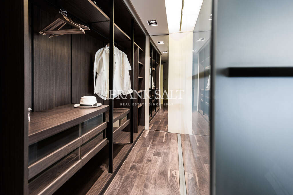 Ta' Xbiex, 3 Bedrooms Bedrooms, ,2 BathroomsBathrooms,For Sale,FRSA-917359