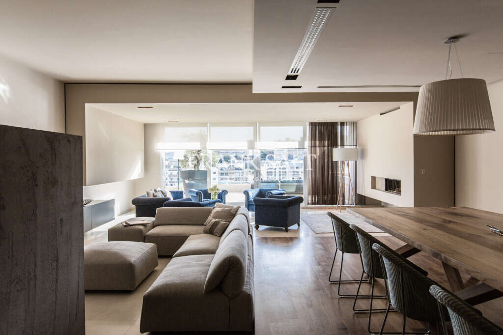 Ta' Xbiex, 3 Bedrooms Bedrooms, ,2 BathroomsBathrooms,For Sale,FRSA-917359