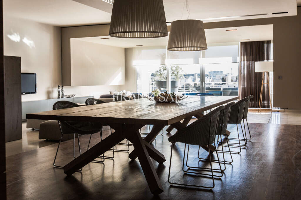 Ta' Xbiex, 3 Bedrooms Bedrooms, ,2 BathroomsBathrooms,For Sale,FRSA-917359