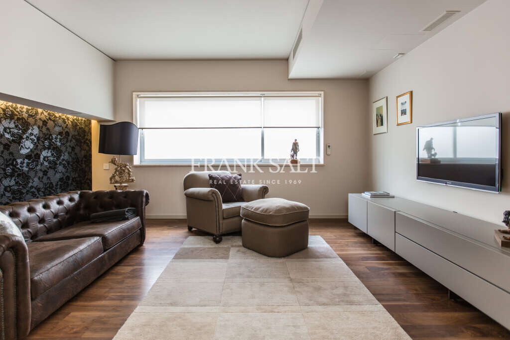 Ta' Xbiex, 3 Bedrooms Bedrooms, ,2 BathroomsBathrooms,For Sale,FRSA-917359