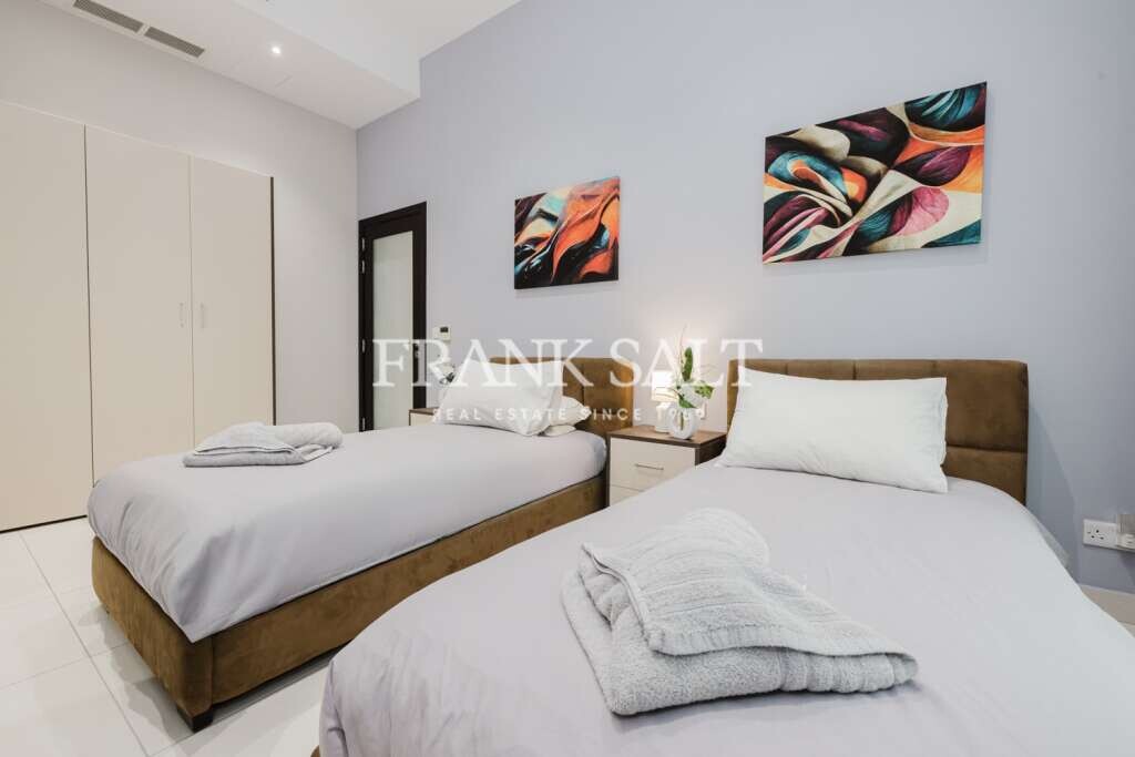 Pender Gardens, 3 Bedrooms Bedrooms, ,1 BathroomBathrooms,For Sale,FRSA-046171