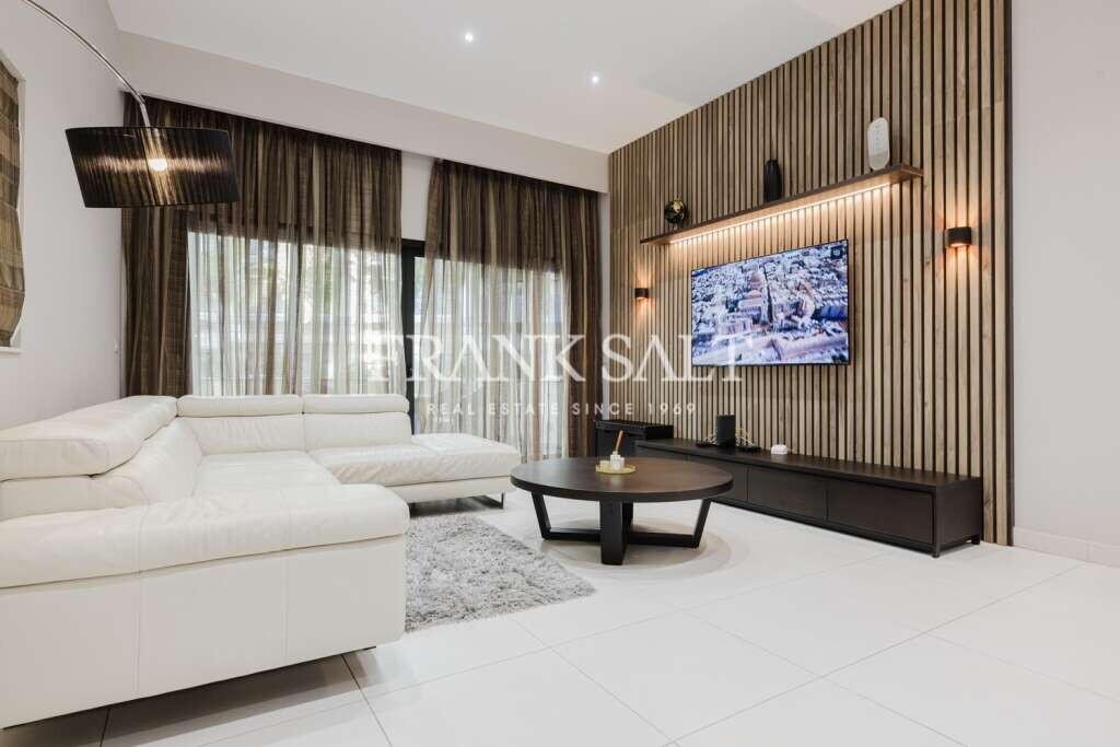 Pender Gardens, 3 Bedrooms Bedrooms, ,1 BathroomBathrooms,For Sale,FRSA-046171