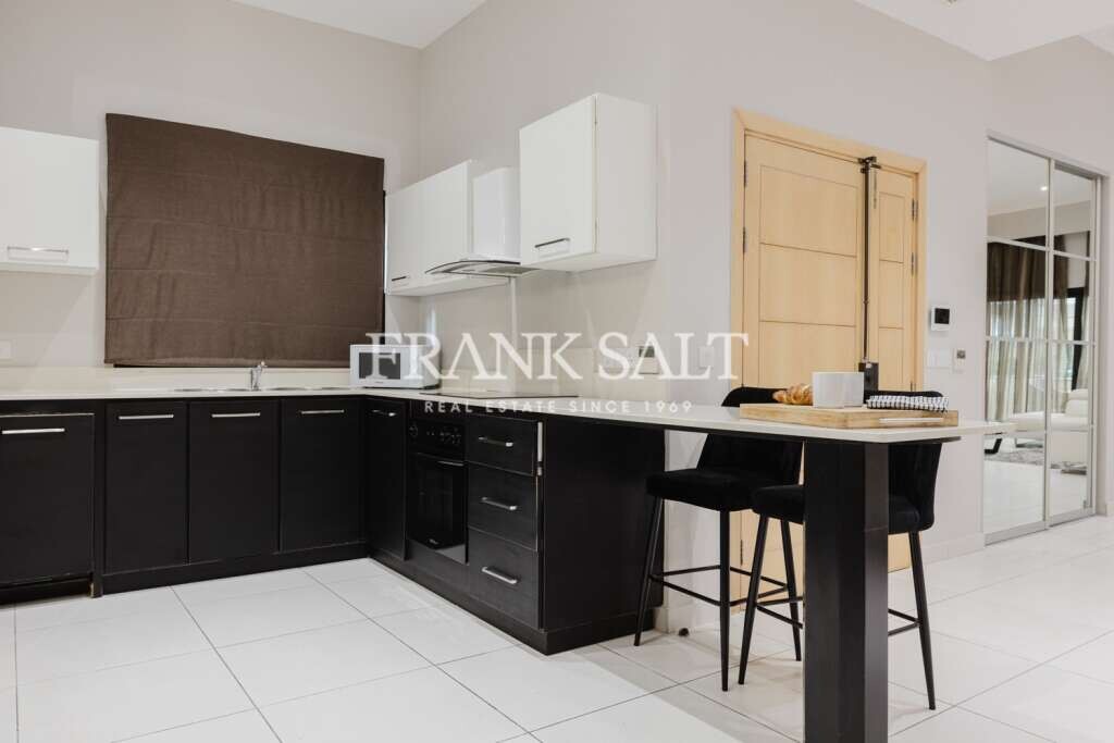 Pender Gardens, 3 Bedrooms Bedrooms, ,1 BathroomBathrooms,For Sale,FRSA-046171