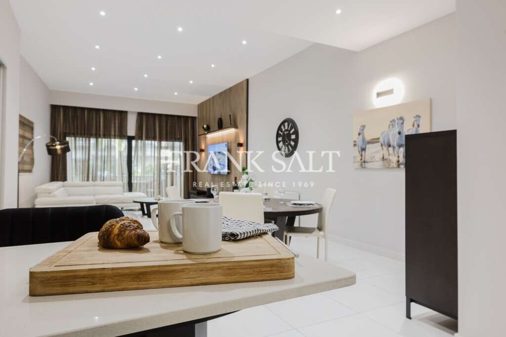 Pender Gardens, 3 Bedrooms Bedrooms, ,1 BathroomBathrooms,For Sale,FRSA-046171