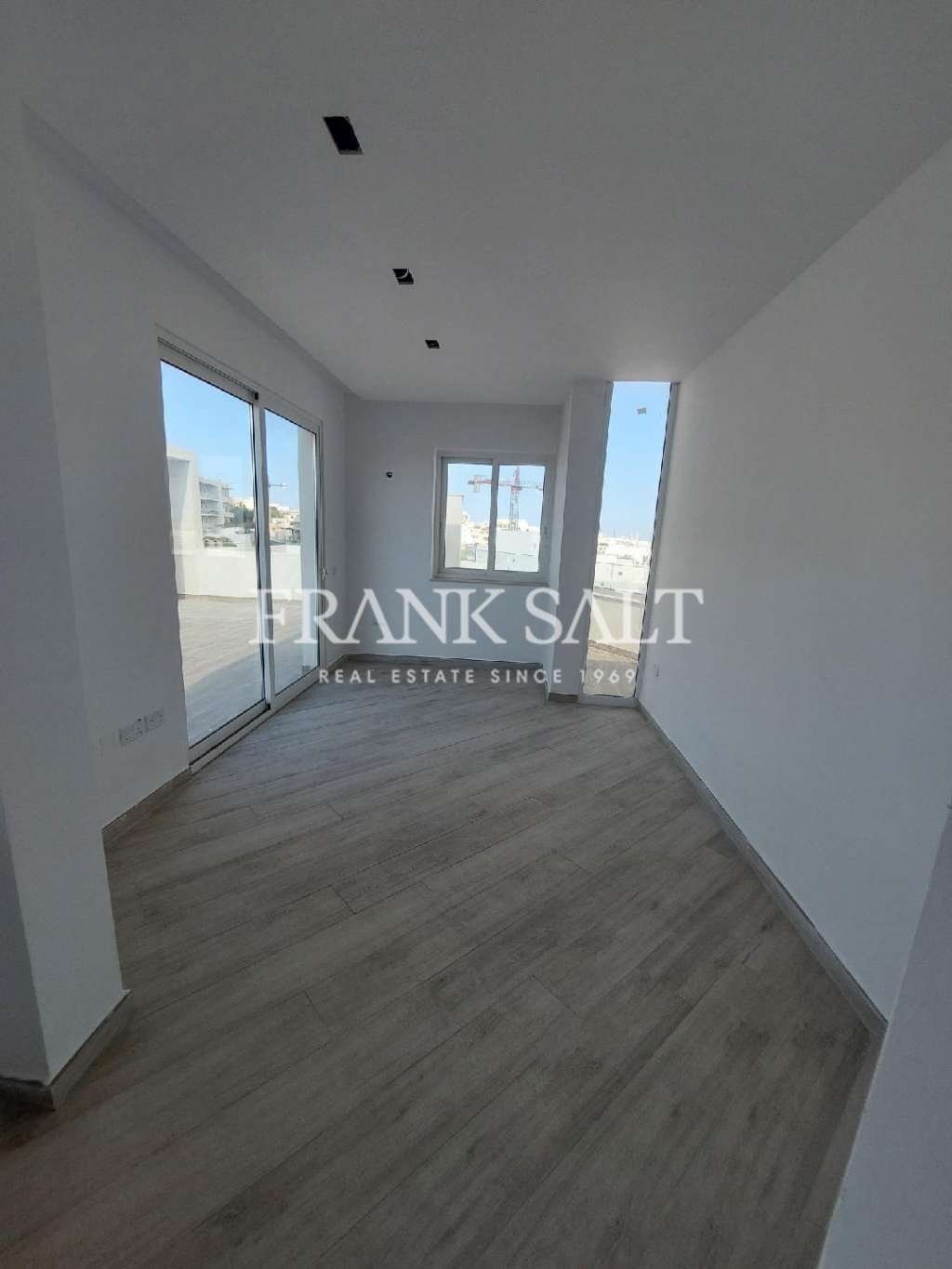 Gzira, 3 Bedrooms Bedrooms, ,2 BathroomsBathrooms,For Sale,FRSA-046119
