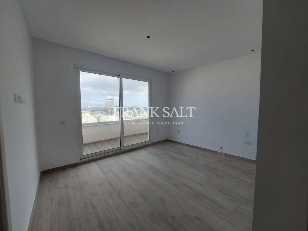 Gzira, 3 Bedrooms Bedrooms, ,2 BathroomsBathrooms,For Sale,FRSA-046119