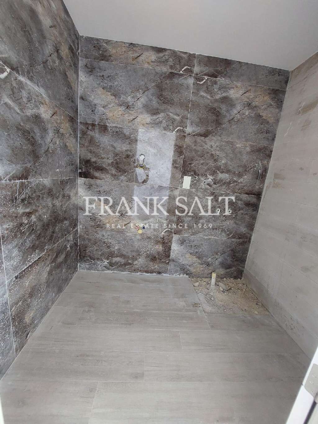 Gzira, 3 Bedrooms Bedrooms, ,2 BathroomsBathrooms,For Sale,FRSA-046119