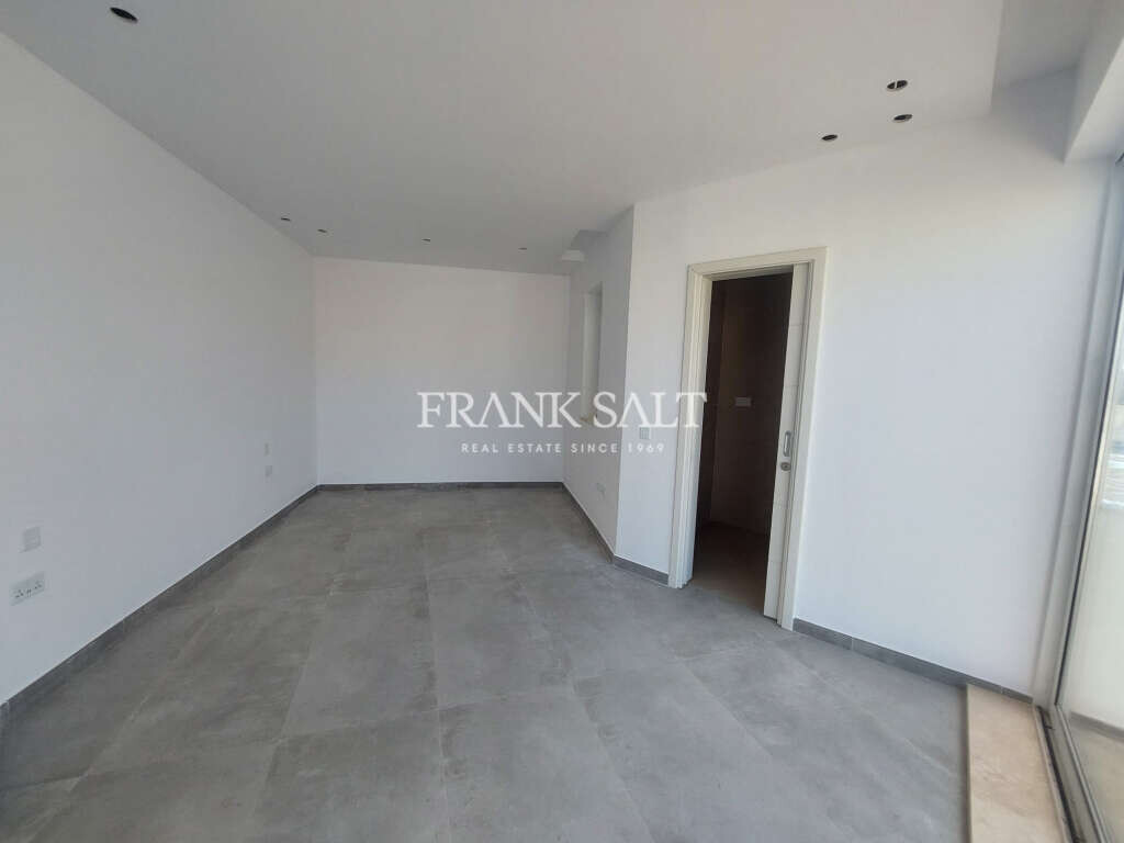Gzira, 3 Bedrooms Bedrooms, ,3 BathroomsBathrooms,For Sale,FRSA-046120