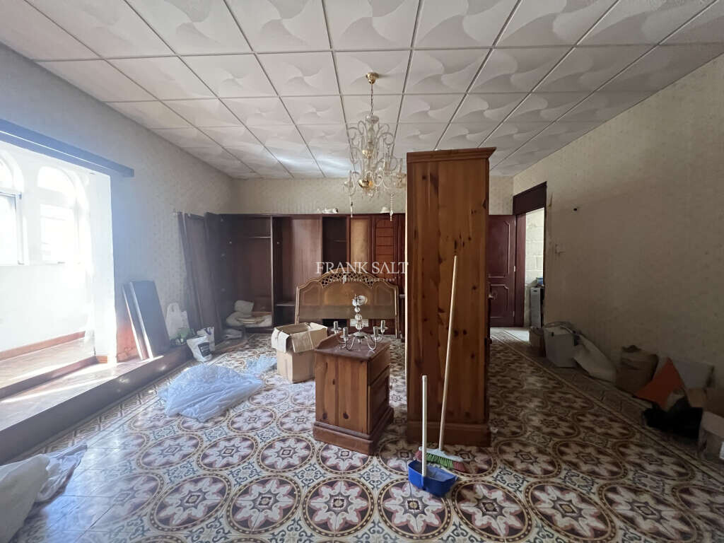 Paola, 3 Bedrooms Bedrooms, ,2 BathroomsBathrooms,For Sale,FRSA-428021