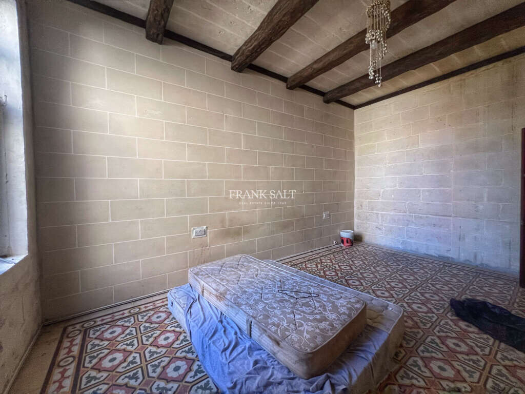 Paola, 3 Bedrooms Bedrooms, ,2 BathroomsBathrooms,For Sale,FRSA-428021