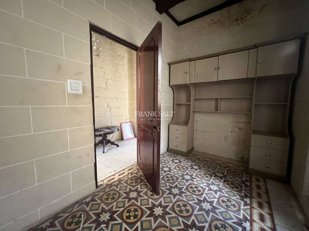 Paola, 3 Bedrooms Bedrooms, ,2 BathroomsBathrooms,For Sale,FRSA-428021